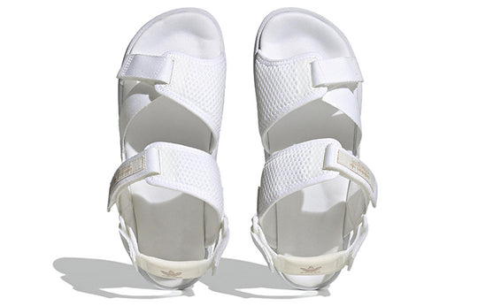 \'White Adilette Adventure Wonder KICKS Adidas Taupe\' CREW HQ4242 - Sandals WMNS)